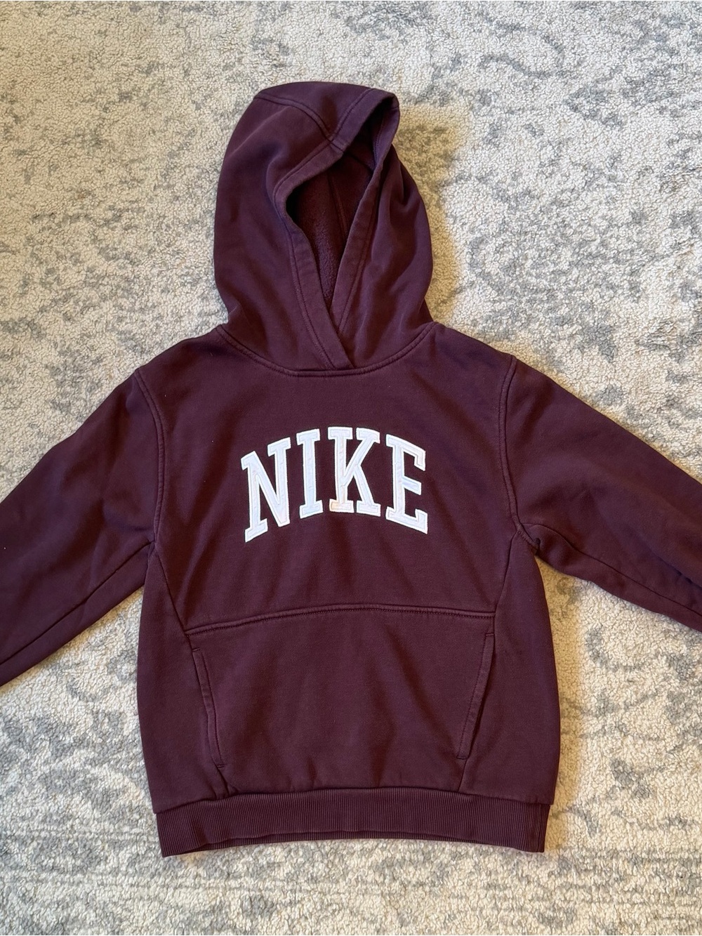 Nike Kids Hooded Sweatshirt in Burgundy with White NIKE Logo